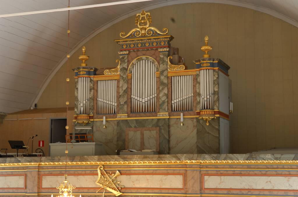 Orgelfasad Tredelad arkitektoniskt uppbyggd orgelfasad uppförd 1866.