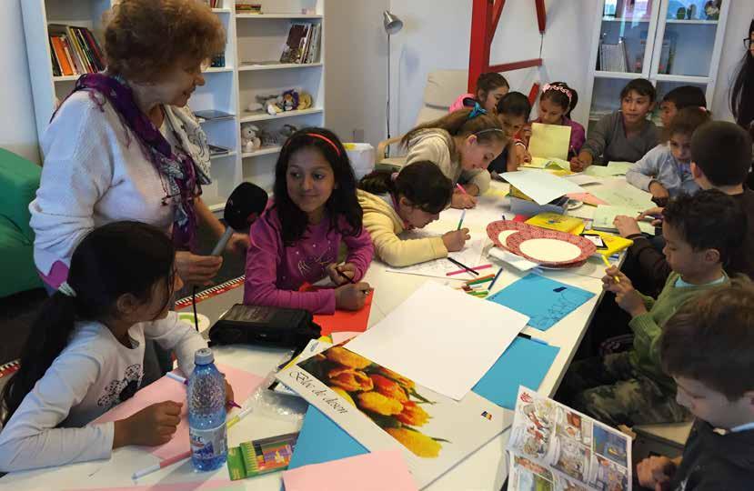 Full aktivitet på Barnens romska bibliotek i Bukarest. Foto: Arina Stoenescu. fram emot att ni har sagostunder, att biblioteket kommer ge utrymme för saga och fantasi.