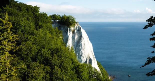 Rügen Tysklands största ö Ö-luffning i Östersjön med Rügen, Gotland och Bornholm. Rügen är inte bara Tysklands största ö, den beskrivs ofta som den vackraste.