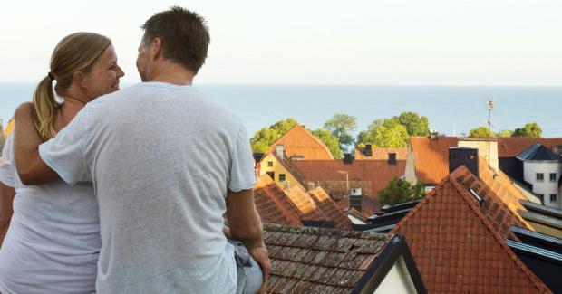 Weekend i Visby Känn sommarpulsen i Visby på vår weekendkryssning. Strosa runt bland gränderna innanför ringmuren, slå dig ned och kolla in folklivet eller värm upp på Kallis inför kvällen.