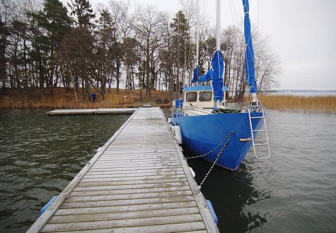 Vinterbastu på Möskär Undertecknad och Göran Larsson talade i somras, över en pilsner på vår klubbholme, om att bada bastu på luciadagen.