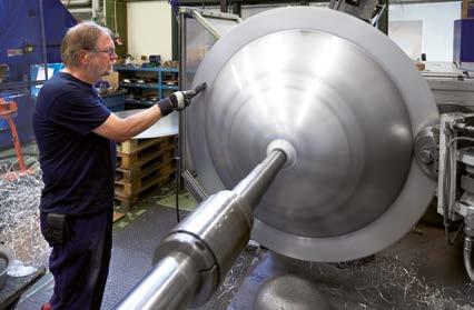 Det tar flera år att förvärva de kunskaper som krävs av personalen för att utföra arbetet med precision och känsla för materialet. Denna kunskap finns hos oss på Hermanders.