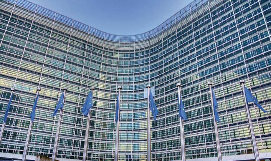1 Flamman Vänstern och EU Jonas Elvander Flamman 16/11 2018 Europeiska Kommissionens byggnad Berlaymont i Bryssel.