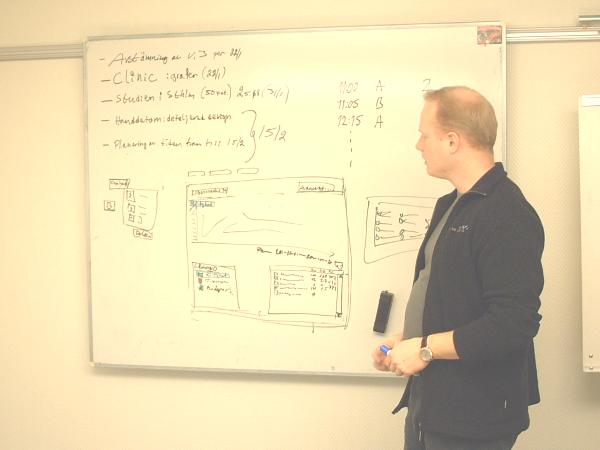 ß Abstract notations, such as use cases, UML diagrams or reuirements specifications are not sufficient to gie the users and stakeholders a concrete understanding of the future use situation.
