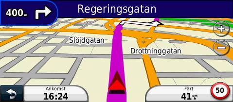 Hitta och köra! Följa din rutt Medan du kör vägleder navigeringssystemet dig till målet via röstuppmaningar, pilar på kartan och anvisningar överst på kartan.