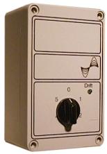 Tillbehör, styr- och reglerutrustning Rumstermostat till ventilatordrift, VVS-nr. 35 4945-010/012 Till start och stopp av värmeventilator. Termostaten kan också anslutas.