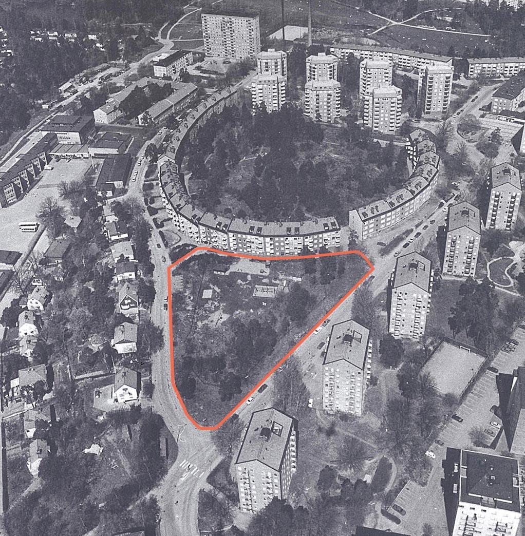 Bebyggelse I stadsdelen Storskogen blandas olika bebyggelsetyper. 1950- och 1960-talens långa skivhus och höga punkthus dominerar stadsbilden.