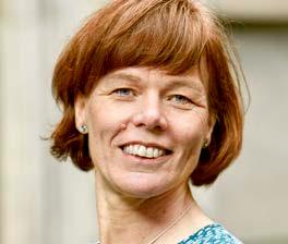 Han har en kandidatexamen i ekonomi och administration från Stockholms universitet.