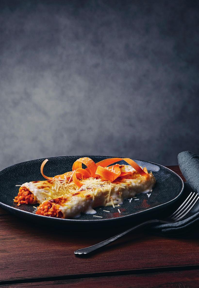 45 Cannelloni med linser och soltorkade tomater 4 portioner Ugn: 225 10 torkade lasagneplattor 200 g morötter 350 g morötter, grovrivna 1 gul lök, hackad 2 vitlöksklyftor, rivna 2 tsk torkad rosmarin