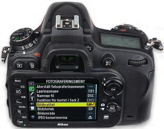 Kamerahus: 14,5x11,1x7,1 cm. Vikt cirka 770 g inkl. batteri och minneskort (exkl. objektiv). Canon EOS 6D Spegelrefexsökare. Visar 100 procent av verkliga bilden. 0,7x förstoring.