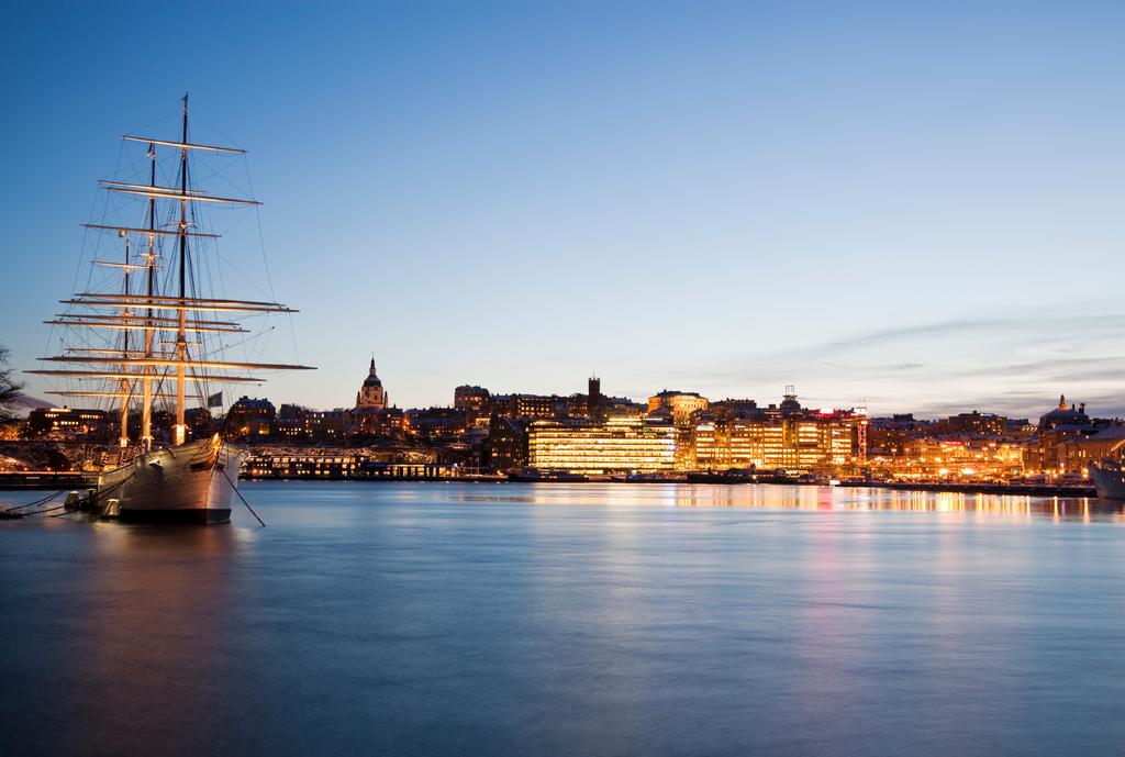 Autocall Sverige & Europa Ackumulerande Stockholm, Sverige Autocall Sverige & Europa Ackumulerande Kategori Erbjuds av Emittent Garant Sista teckningsdag Inlösenbarriär Kupongbarriär Riskbarriär på
