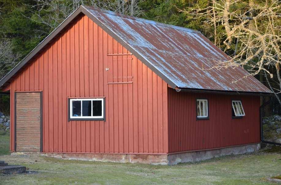 Bykstuga med gammal vedspis med gammal murstock,