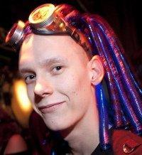 Avsnitt: 4 d) Val av distriktsstyrelse Ledamot: Daniel Berglund (omval) Ålder: 20 Förening: Catahya Daniel har under året utfört storverk inom distriktet genom att vara en flitig arkivarie och