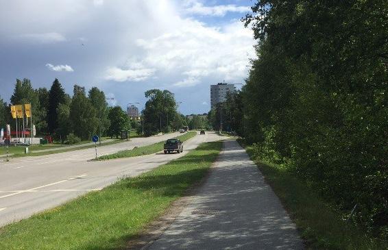 till väg 260. Sträckan innehar trädplantering på båda sidor om körbanan.