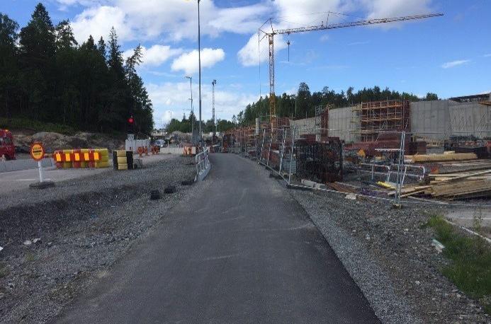 Sträckan saknar separering mellan gående och cyklister och uppfyller inte kraven för regionala cykelstråk. 9.