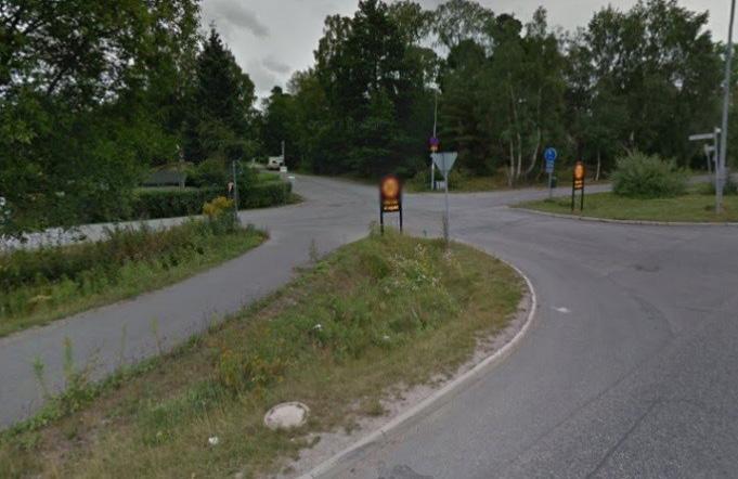 11. Ej åtgärdad: I höjd med kommungränsen, vid Söderhagsvägen, övergår cykelstråket i blandtrafik på Gamla Dalarövägen som är en villagata med små trafikflöden och låga