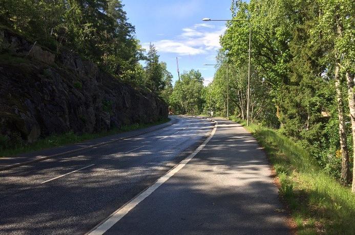 14. Ej åtgärdad: Norr om cirkulationsplatsen utgörs cykelstråket av en kombinerad gång- och cykelbana som löper parallellt med Nynäsvägen.