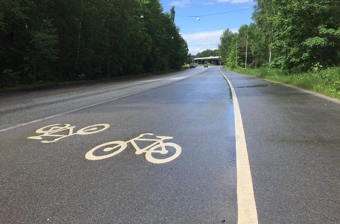 18. Åtgärdad sträcka: Norr om korsningen med Magelungsvägen utgörs cykelstråket av en gång- och cykelbana som löper parallellt med Perstorpsvägen.