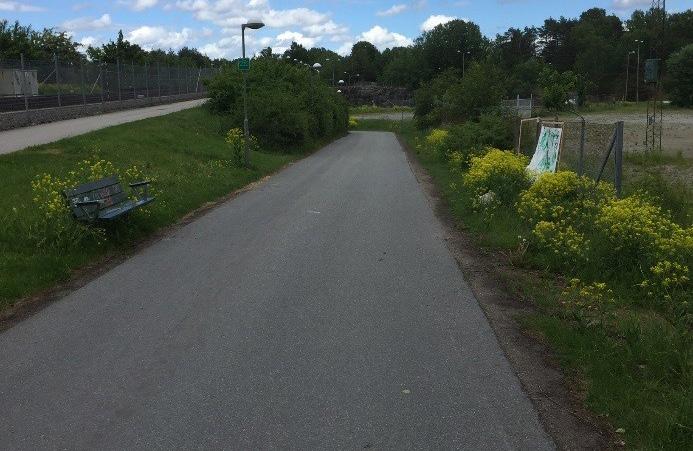 Sträckan saknar separering mellan gående och cyklister och uppfyller inte kraven för regionala cykelstråk.