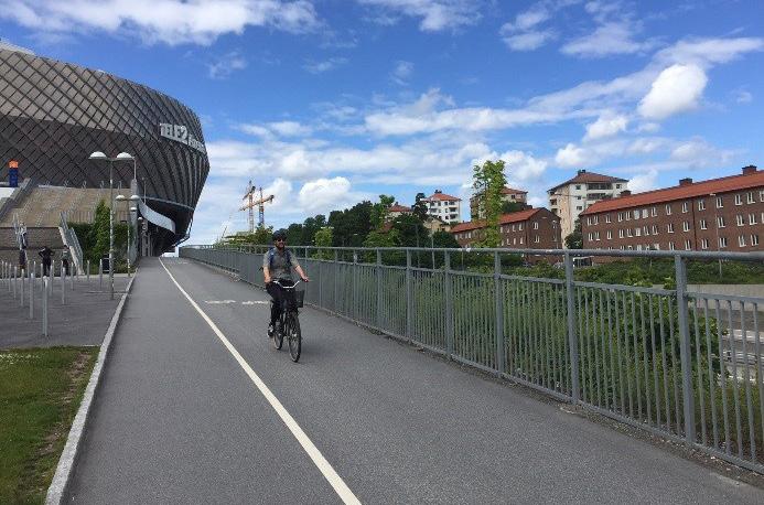 Åtgärdad sträcka: Norr om Enskedevägen övergår cykelstråket i friliggande gång- och cykelbana som löper parallellt med väg 73.