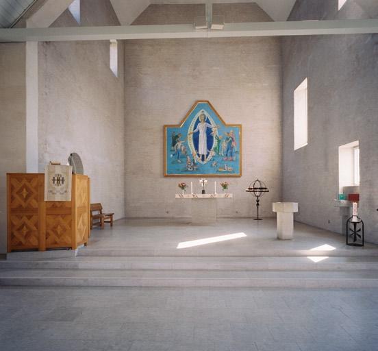 brännkyrka kyrka 5 Takarmaturerna av furu och frostat glas har en kubisk form och ser likadana ut som i vindfånget.