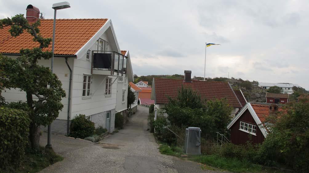 Klovbergsvägen med planområdet på höger sida. Teknisk försörjning Dagvatten Hovenäset har ett utbyggt kommunalt dagvattennät.