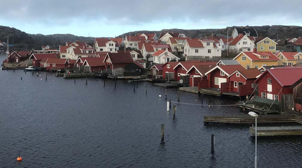 Bebyggelsen kring planområdet. Aktuellt bostadshus ses mitt i bilden. byggnadens utformning som syftar till att bevara dess karaktär och kulturhistoriska värde i sitt sammanhang.