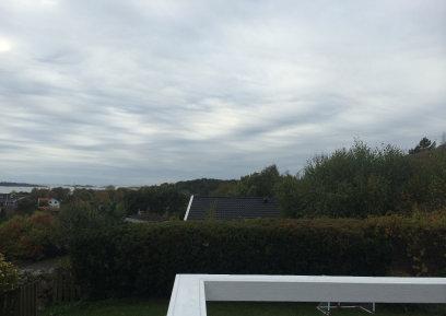I detaljplanen förslås området även fortsättningsvis utgöra ej byggbar kvartersmark. Norr om planområdet finns ett större sammanhängande grönområde.