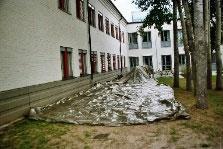 lättpresenning, och dagvattenbrunnar med avledning och sandbädd för filtrering. Även lättpresenning som skydd för koncentrerad färglyftare på objekt, t.ex.
