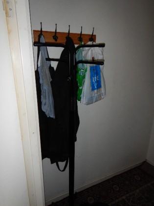 Allt löst i rum, såsom hatthängare,