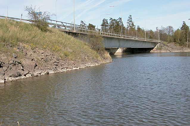 1. Göta älv, PMK (Vargön) Väg N F Fiskodling Resultat och index Parameter Uppmätt Jämför- Det uppmätta Avvikelsen från värde värde värdet är: jämförvärdet är: Shannon-index 3,05 2,95 Måttligt högt