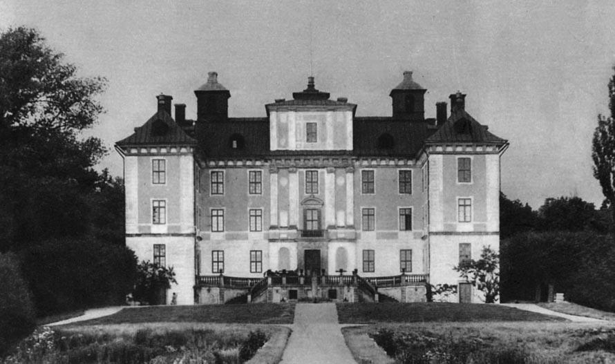MÅLSÄTTNING, DOKUMENTATION OCH FÖRUNDERSÖKNING Målsättningen har varit att återskapa husets tidigaste färgsättning och detta utan att riva ner senare tiders putslager och färgskikt.