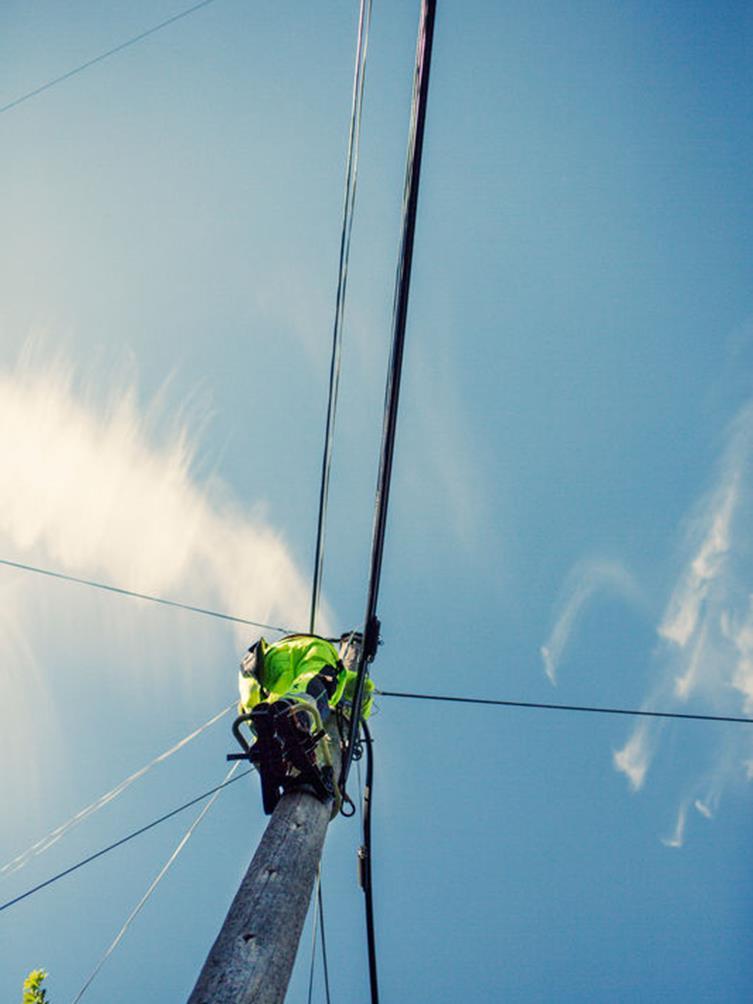 Skanova Service När du behöver snabbare felavhjälpning I Skanovas koppar- och fiberprodukter ingår felavhjälpning med grundservice Grundservice innebär: åtgärdstid 24 timmar inom servicetid helgfri