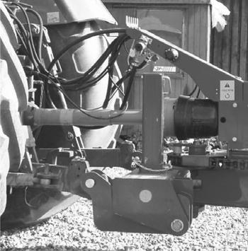 2. TILLKOPPLING OCH PROVKÖRNING 2. TILLKOPPLING OCH PROVKÖRNING MONTERING PÅ TRAKTOR PR13-0186 Fig. 2-1 Fig. 2-1 GXT kopplas till traktorns lyftarmar. Bärtapparna är avsedda för kategori III.