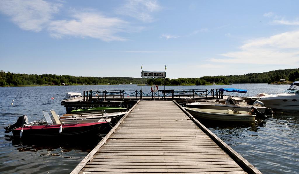 Holmö Brygga vid inre Tynderösundet. Populärt besöksmål sommartid. Ula 14, Åstöns naturreservat Två områden inom reservatet där kommunen vill utveckla besöksnäringen.