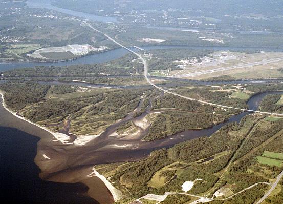 utvecklas. En ny järnväg genom Stordalen är också av riksintresse som kommer i konflikt med naturvårdsintresset.
