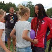 Vi trodde faktisk att Reptricket löser de på 15 sekunder. Men, ack nej! Det hände inget! De satt fast i varandra trots att de gjorde mängder med olika gymnastiska rörelser.