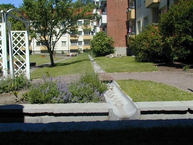 De ytor som föreslås belasta Svackdike 2 ger upphov till ett krav på fördröjningsvolym om ca 59 m 3. Den yta som föreslås avsättas som parkmark lämpar sig väl för att omhänderta denna belastning.
