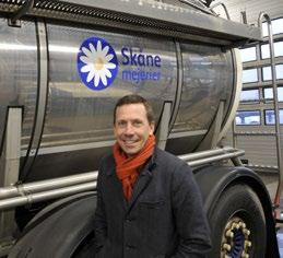 INTERVJU MED ERIK BÖRTEMARK, SUPPLY CHAIN DIRECTOR: Vad är din roll i Skånemejerier? Jag ansvarar för varuflödet av alla varor när det gäller planering, logistik, distribution och kundservice.