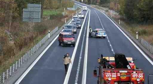 Trafiken leds över de nedlagda wirarna, notera att nedläggning av wirarna bör ske över ett sådant område att inga uppspänningspaneler körs över av överledd trafik.