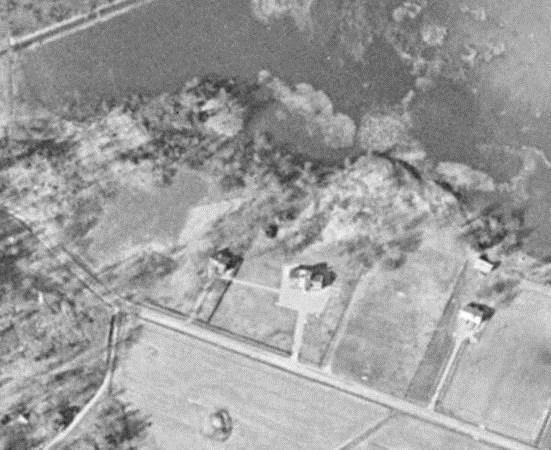 V259 Tvärförbindelse Södertörn TSK01 Framtagande av Vägplan Utredning, Lissma skola - antikvarisk utredning Kulturmiljö Flygfoto taget mellan 1955-1963 som visar hur den gamla och den nya