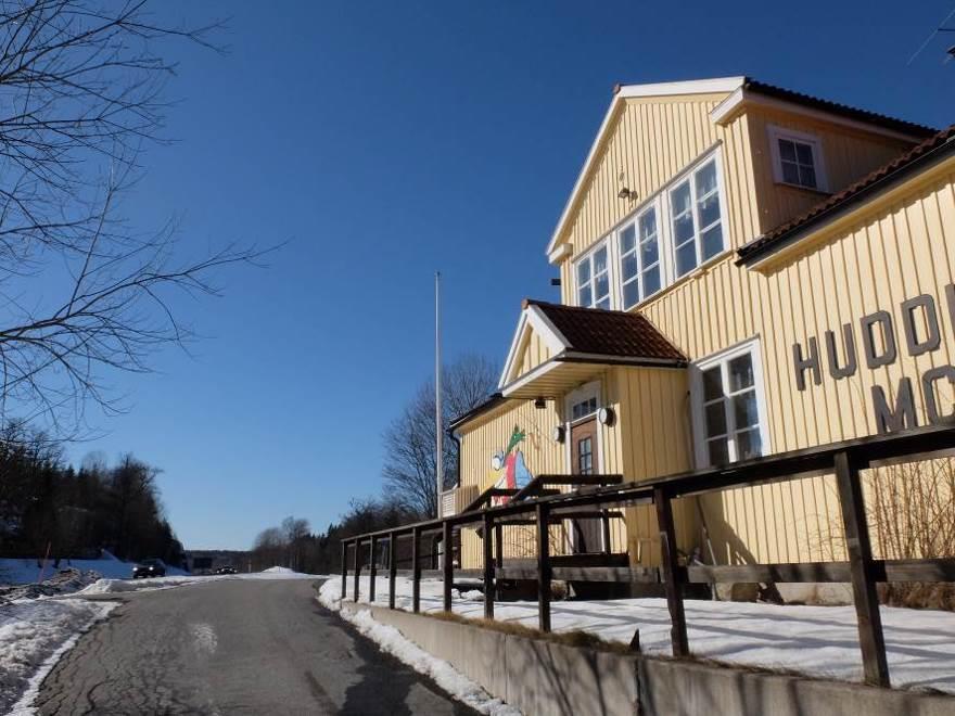 V259 Tvärförbindelse Södertörn TSK01 Framtagande av Vägplan Utredning, Lissma skola - antikvarisk utredning Kulturmiljö 1 Bakgrund Lissma gamla folkskola i Huddinge kommun är belägen inom den