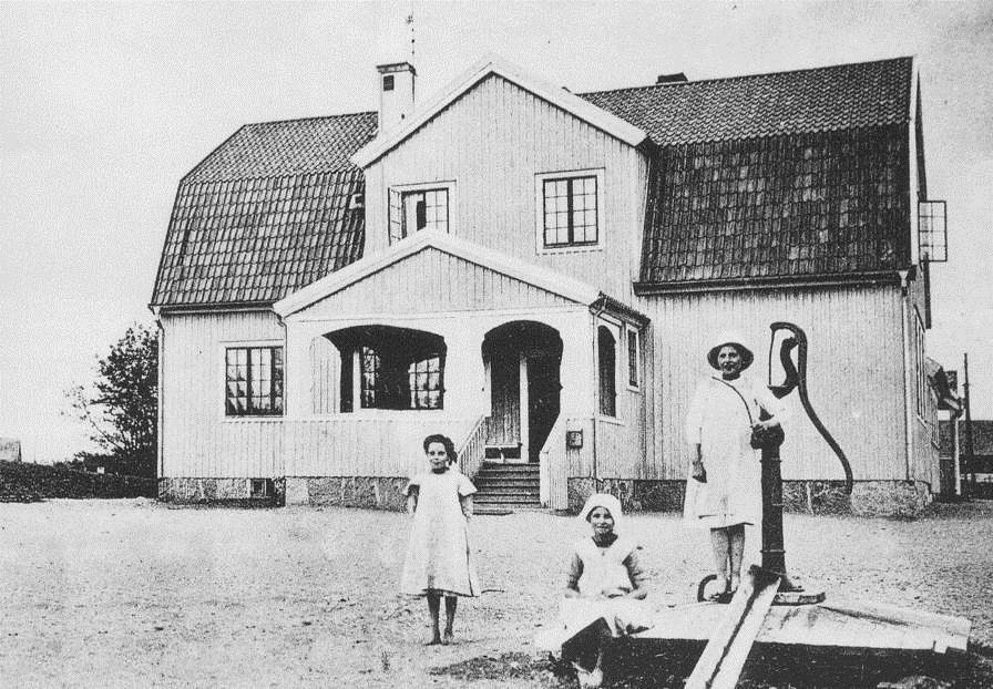 V259 Tvärförbindelse Södertörn TSK01 Framtagande av Vägplan Utredning, Lissma skola - antikvarisk utredning Kulturmiljö Huddinge kyrkskola, det nya skolhuset från 1914. Bildkälla: Wikipedia. 4.