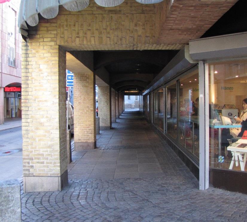Figur 7 Gångbana i arkad för Östra Larmgatan. 2.2.7 Miljö Inga miljöaspekter har behandlats i detta PM. 2.3 Tekniska faktorer 2.3.1 Geoteknik Ingen geoteknisk utredning har genomförts i samband med detta PM.