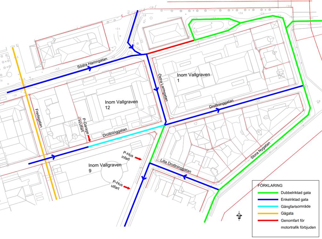 Parallellt med Östra Larmgatan på dess västra sida löper Fredsgatan som är ett av Göteborgs viktigaste gångstråk med ett stort antal fotgängare per dygn.