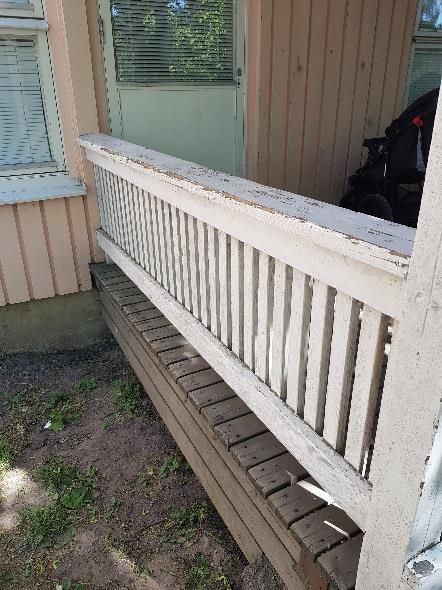har skolgårdens ytor nyttjas bättre. Nya och anpassade lekutrustningar har installerats. Konstgräs har lagts på ytor där slitaget på gräs inte fungerar.