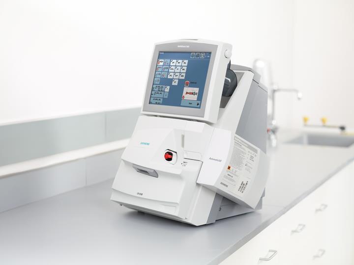 Instrumentet: Byta Automatisk kontrollkassett Automatisk kontrollkassett (AutomaticQC) Kontrollerna består av tre kontrollnivåer som analyseras enligt ett inlagt schema Byts