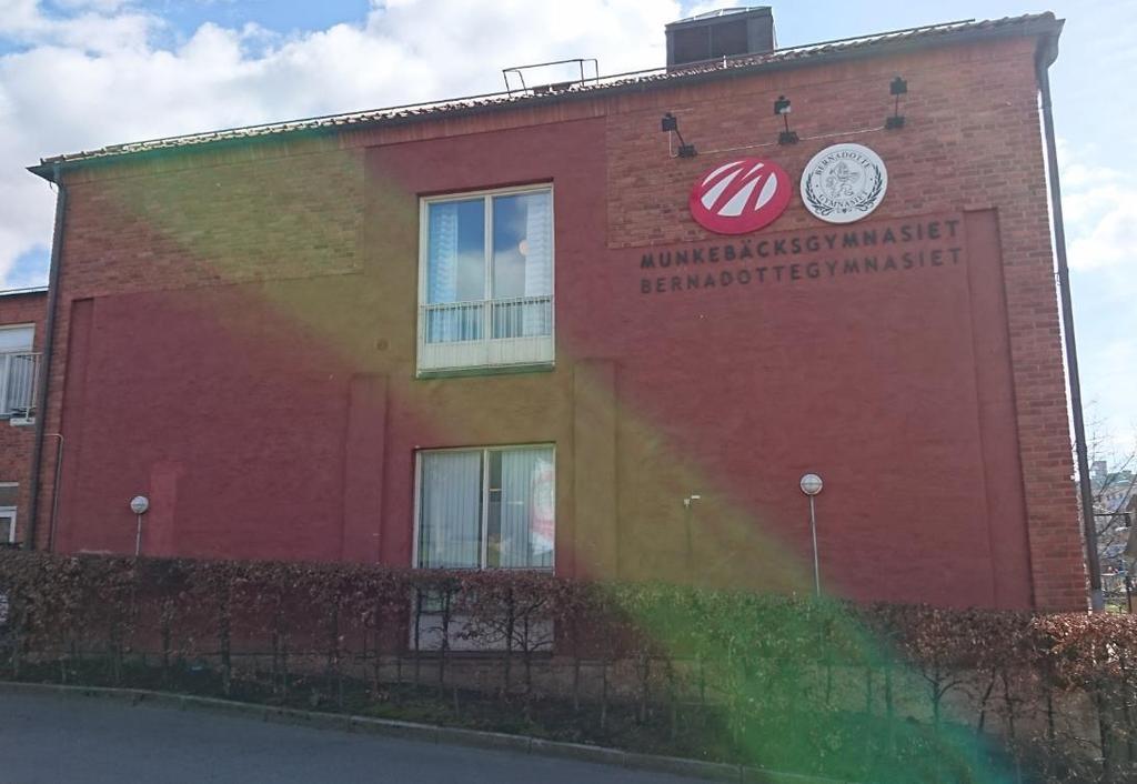 Fasad mot norr (väster) 11. Hörnsten saknas 12.