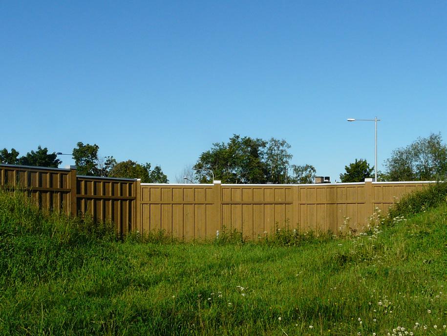 Bullerskyddsplank Bullerskydd måste planeras och utformas med samma omtanke om det estetiska uttrycket som varje annat byggnadsverk eller arkitektoniskt element.