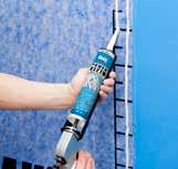 Använd en limspridare med 1,5-2 mm tandning för att sprida ut limmet.